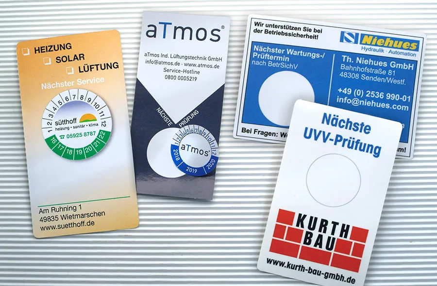 Grundplaketten und Prüfaufkleber mit Firmenlogo